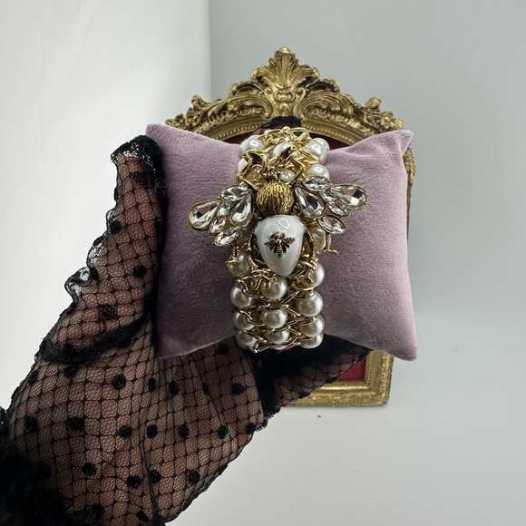 Vintage Luxury Honeybee Gold White Pearl Linked Bracelet - Picture 13 of 13